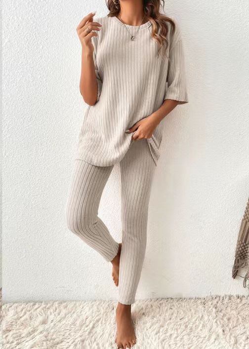 Effortless Style: Two-Piece Drop-Shoulder Top and Leggings Lounge Set